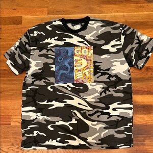 *NWT* No Boundaries Black and Gray Camouflage Tee with Graphic